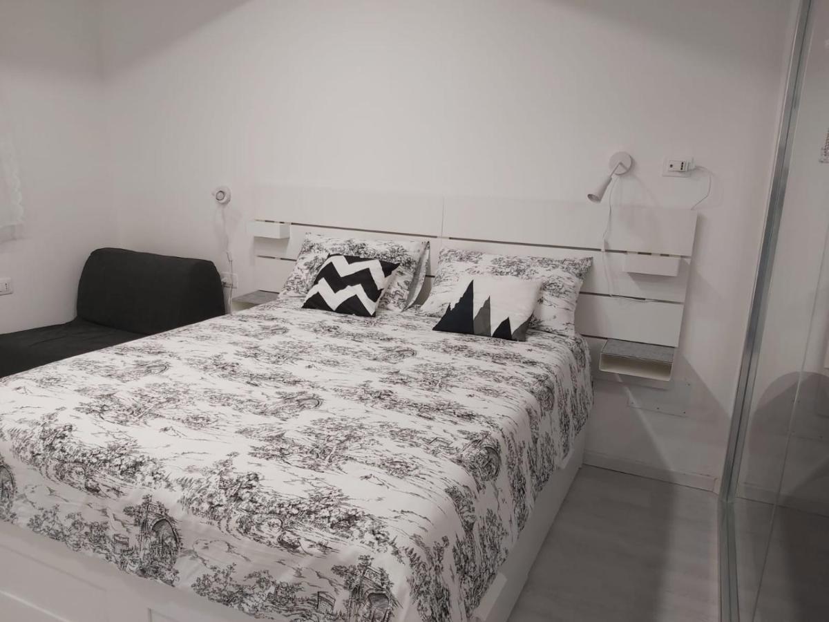 Holiday House Fieravecchia Salerno Buitenkant foto